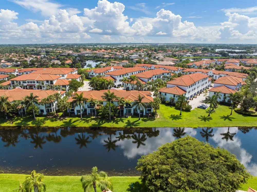 11562 SW 13th Lane Pembroke Pines, FL 33025