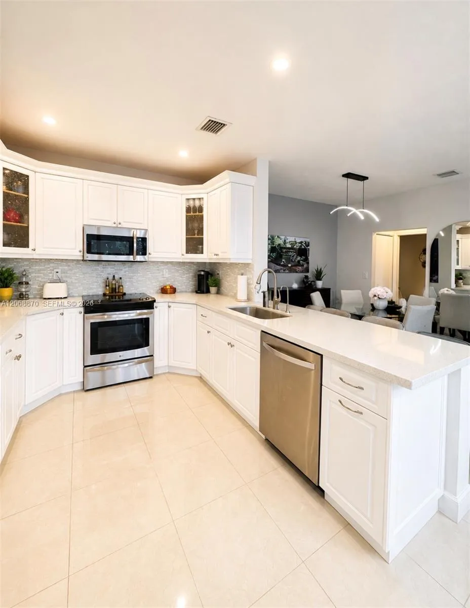 1135 Cherrypalm Ln Hollywood, FL 33019
