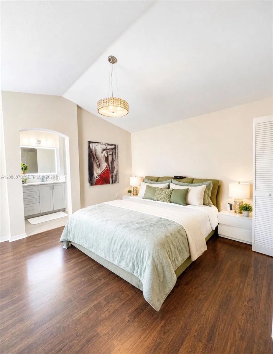 1135 Cherrypalm Ln Hollywood, FL 33019