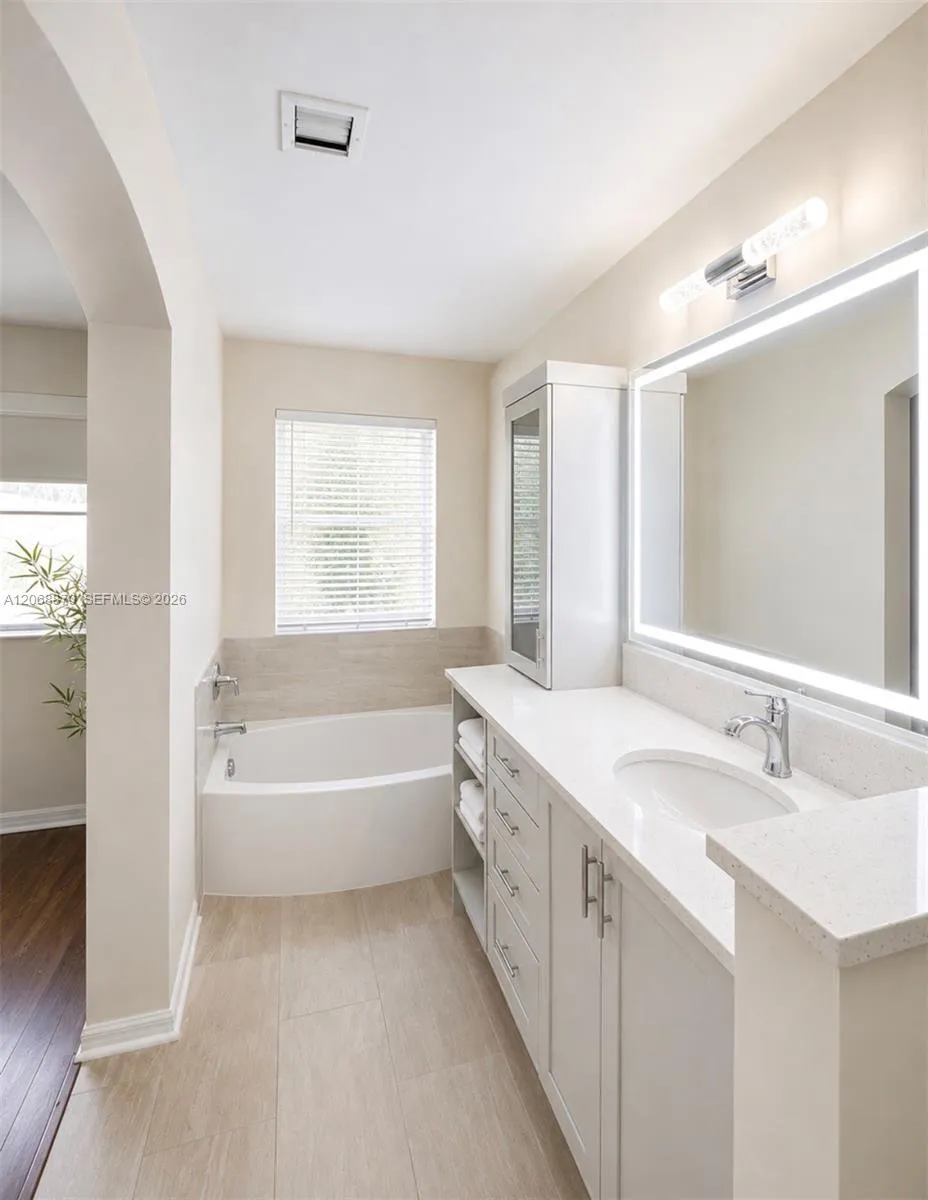 1135 Cherrypalm Ln Hollywood, FL 33019
