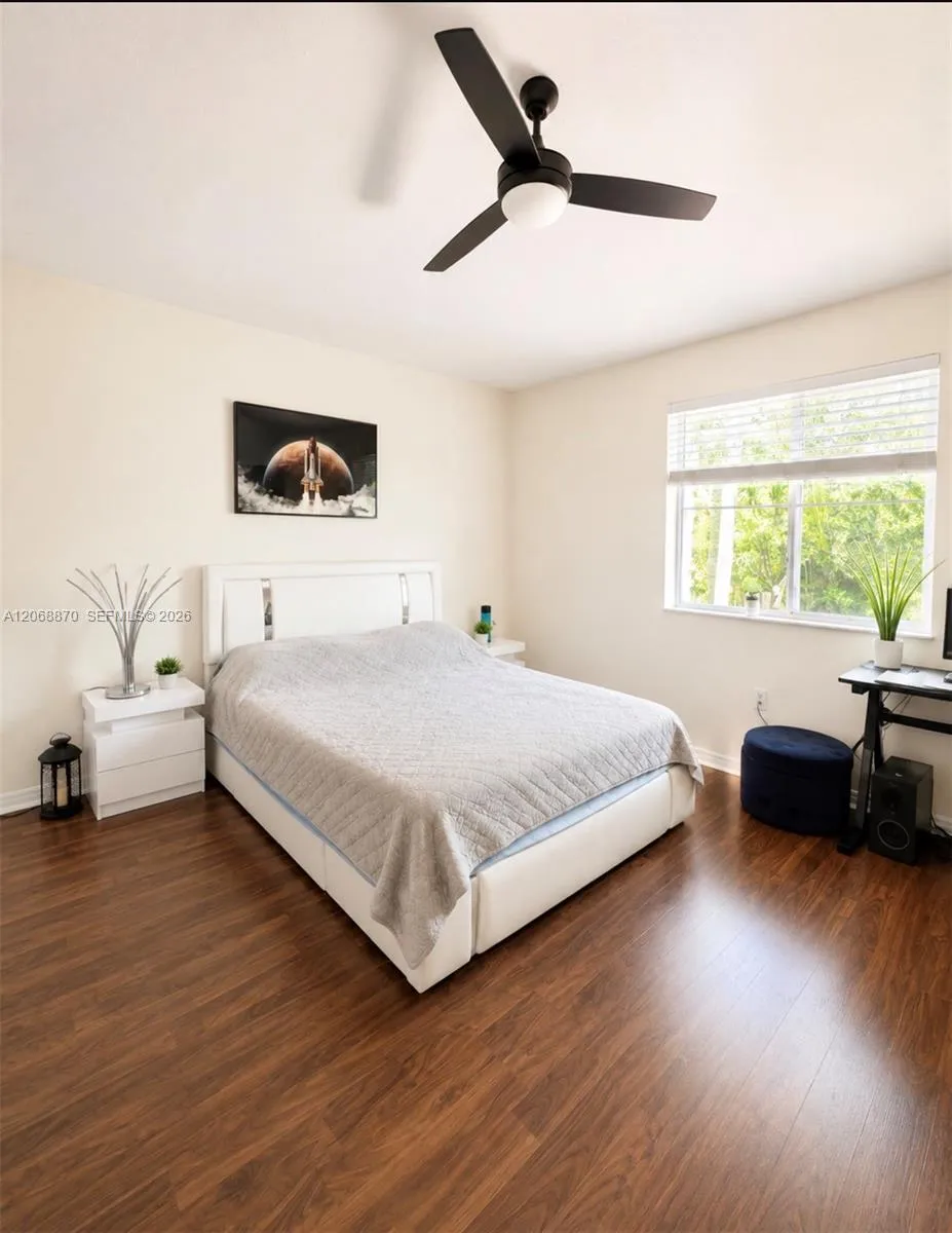 1135 Cherrypalm Ln Hollywood, FL 33019