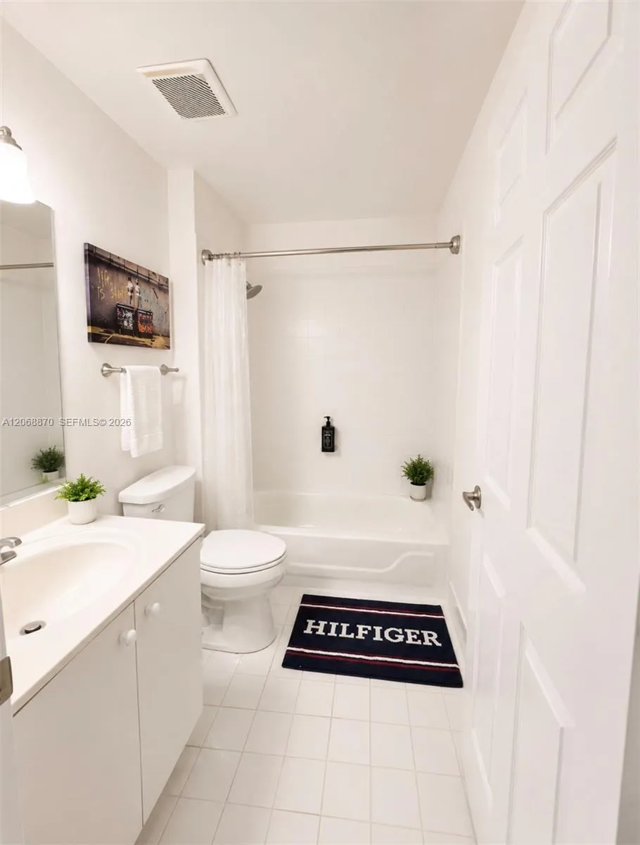 1135 Cherrypalm Ln Hollywood, FL 33019