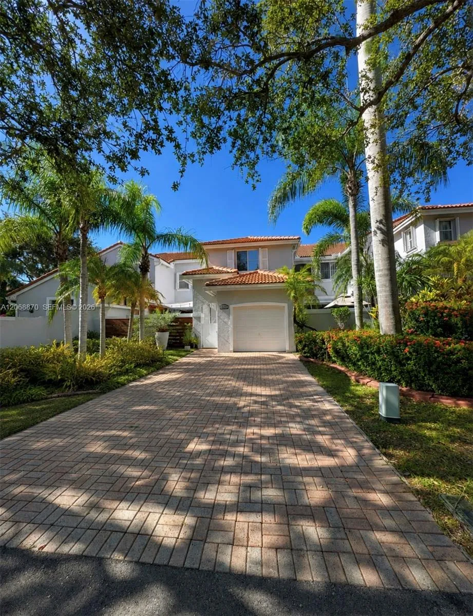 1135 Cherrypalm Ln Hollywood, FL 33019