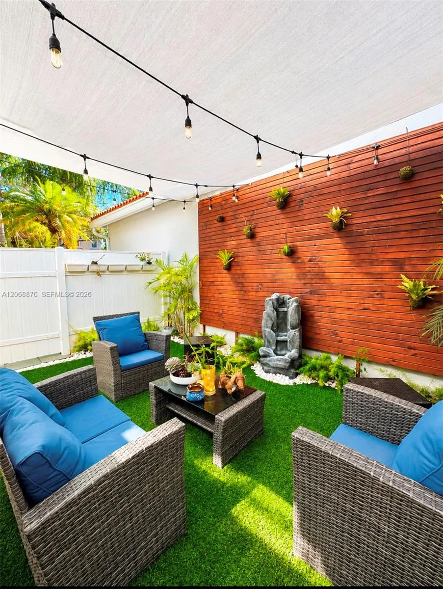 1135 Cherrypalm Ln Hollywood, FL 33019