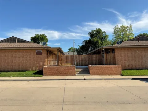 1809 E 2nd Street #11