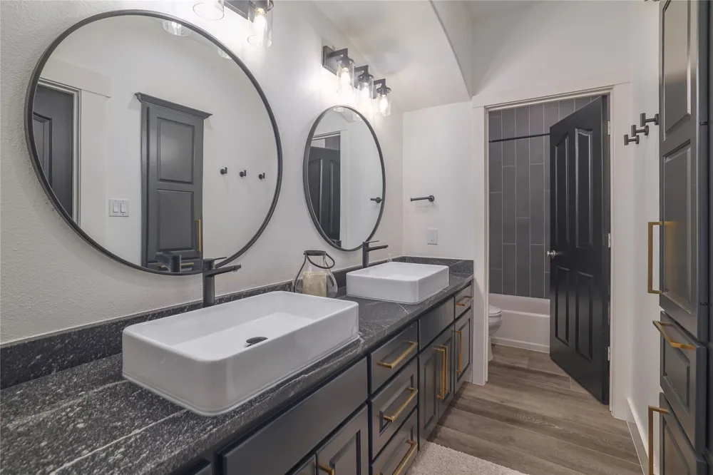 1128 Thurman Bluff Drive Spicewood, TX 78669