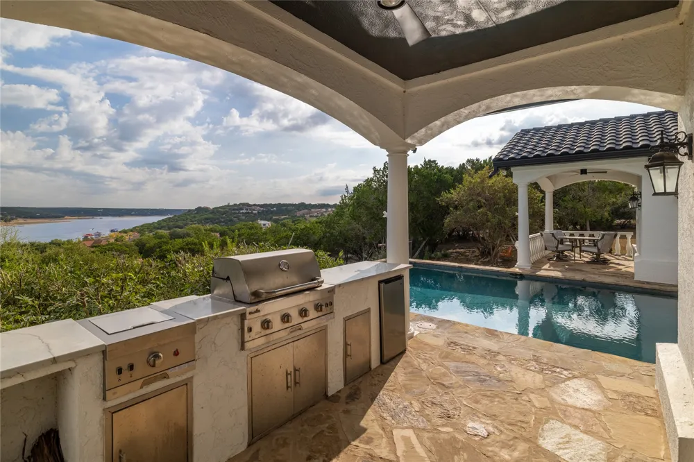 1128 Thurman Bluff Drive Spicewood, TX 78669