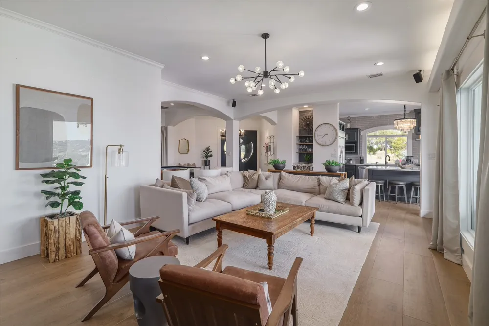 1128 Thurman Bluff Drive Spicewood, TX 78669