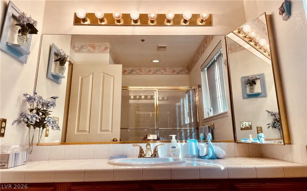 2611 S Durango Drive #204 Las Vegas, NV 89117