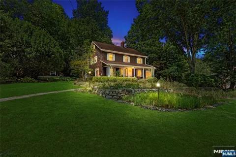243 W Saddle River Road