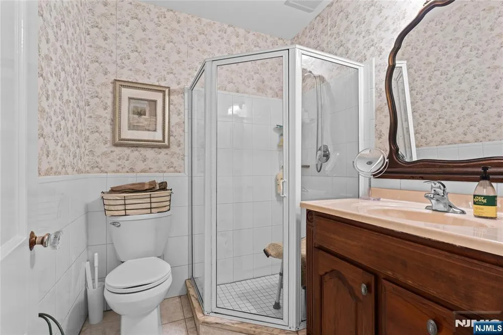 243 W Saddle River Road Upper Saddle River, NJ 07458