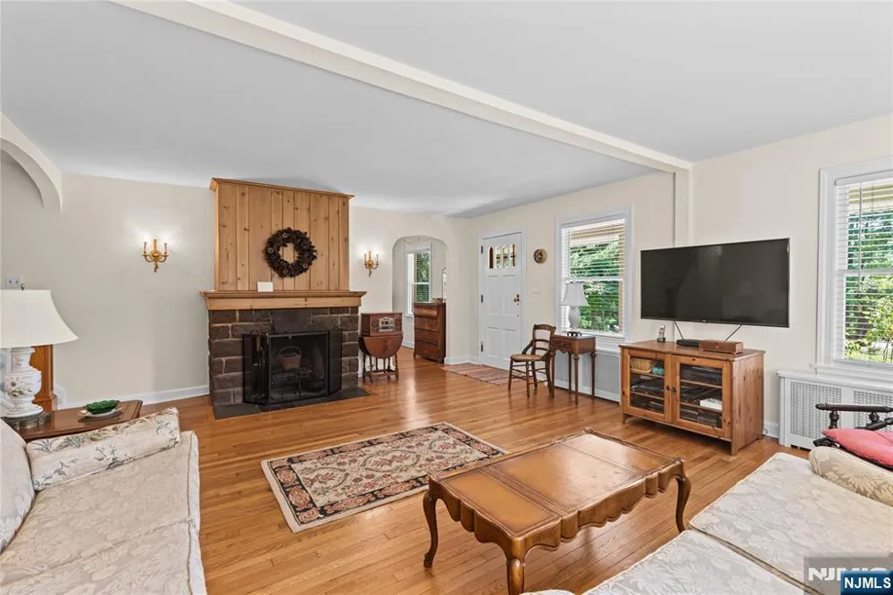 243 W Saddle River Road Upper Saddle River, NJ 07458