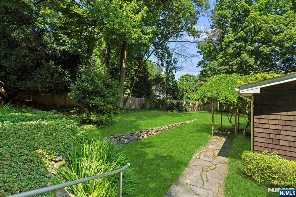 243 W Saddle River Road Upper Saddle River, NJ 07458