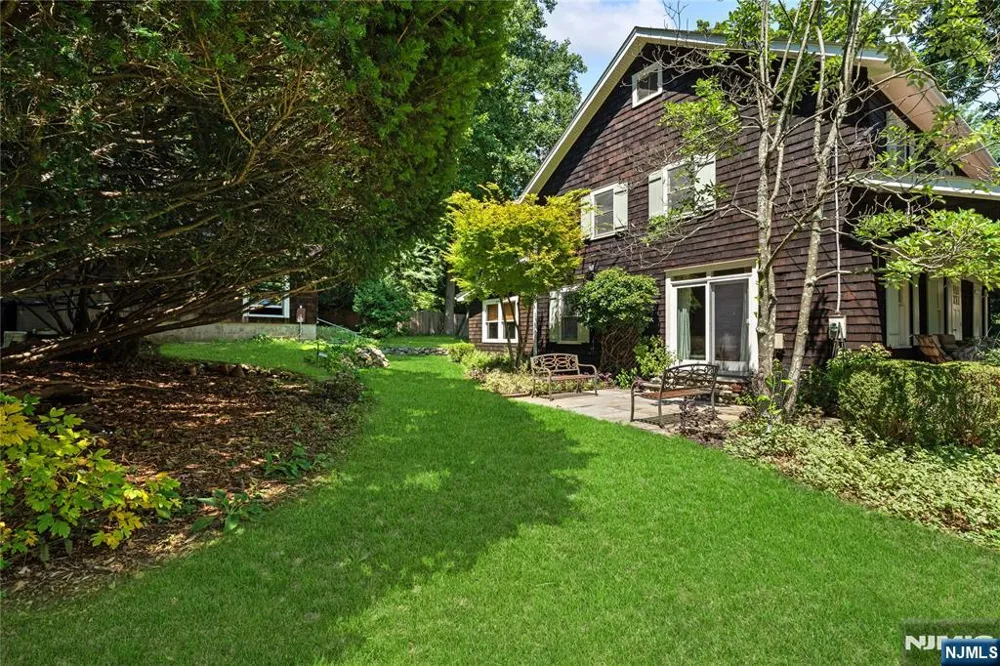 243 W Saddle River Road Upper Saddle River, NJ 07458