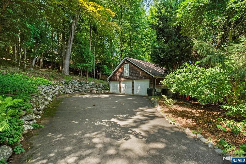 243 W Saddle River Road Upper Saddle River, NJ 07458
