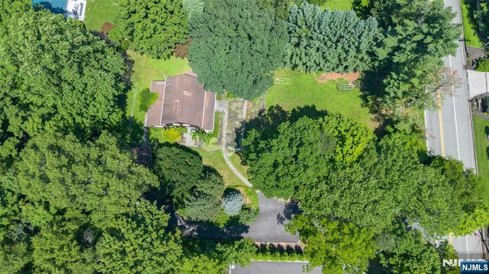 243 W Saddle River Road Upper Saddle River, NJ 07458