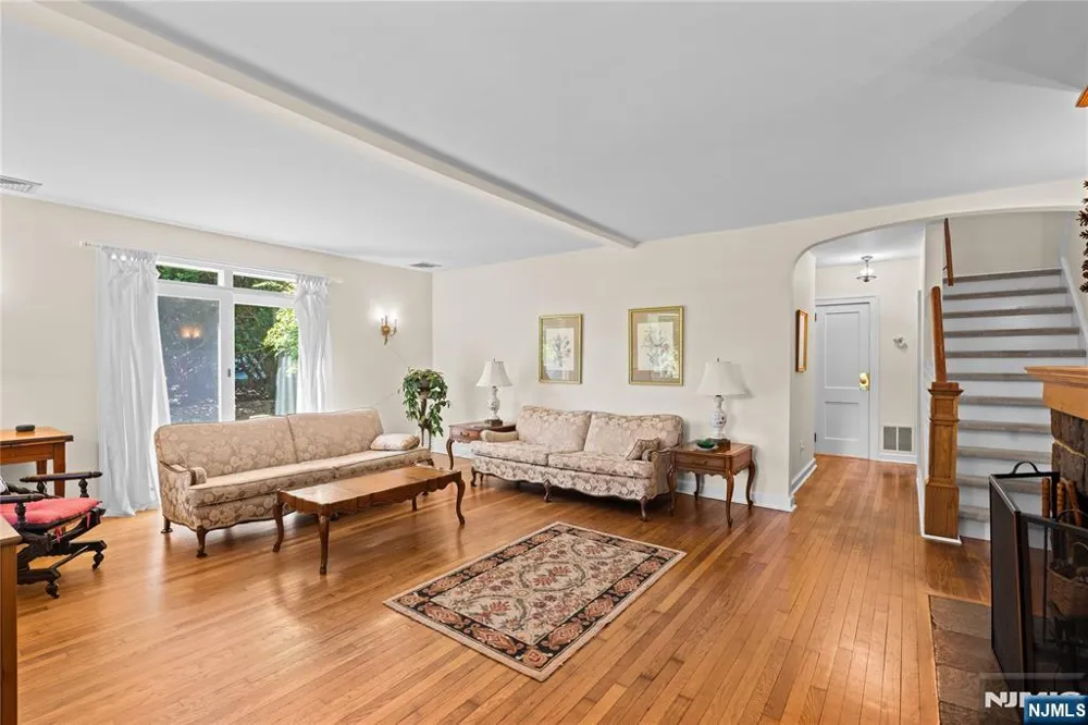 243 W Saddle River Road Upper Saddle River, NJ 07458