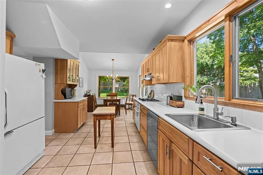 243 W Saddle River Road Upper Saddle River, NJ 07458