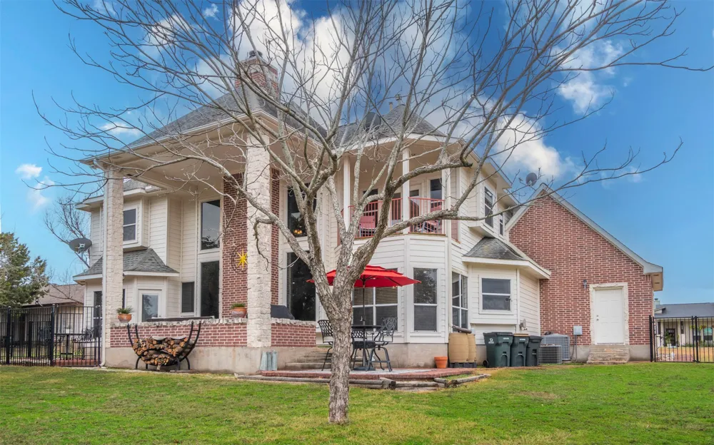 333 Wesley Ridge Spicewood, TX 78669