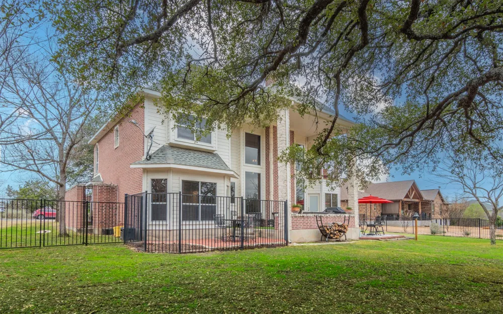 333 Wesley Ridge Spicewood, TX 78669