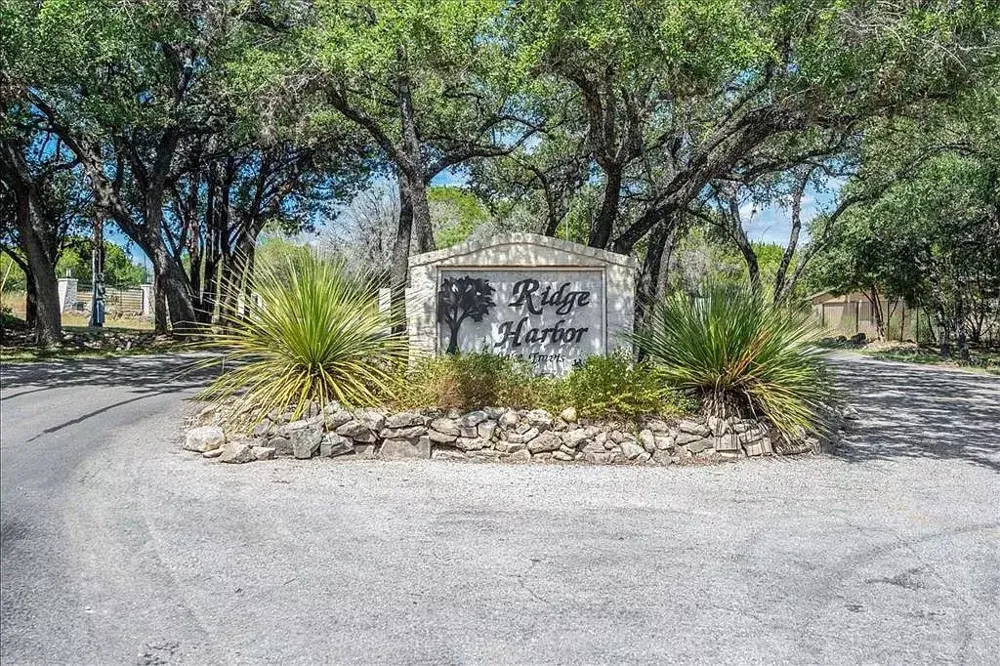 333 Wesley Ridge Spicewood, TX 78669