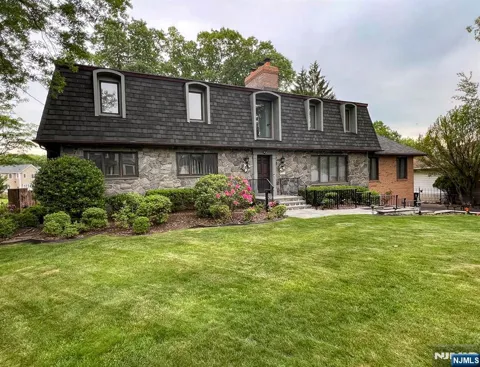 203 Harwood Place