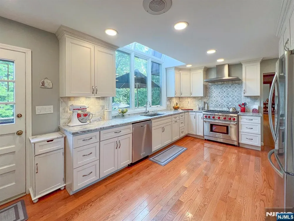 203 Harwood Place Paramus, NJ 07652