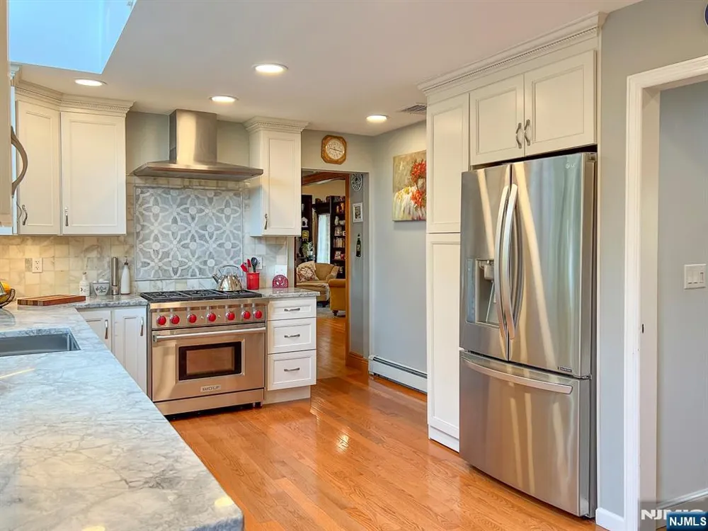 203 Harwood Place Paramus, NJ 07652