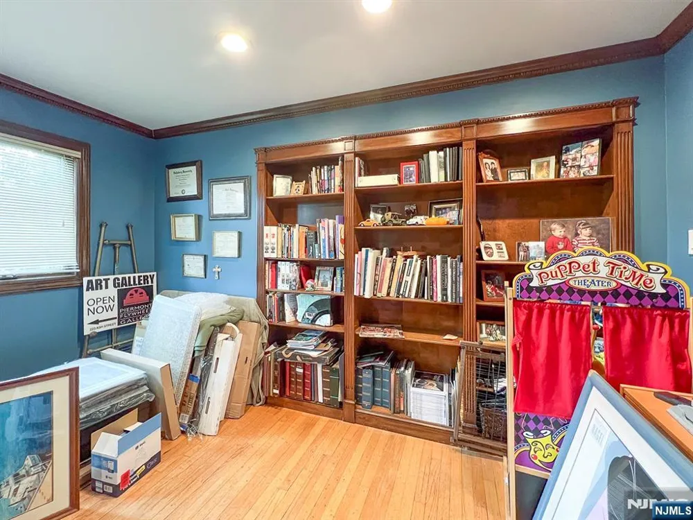 203 Harwood Place Paramus, NJ 07652