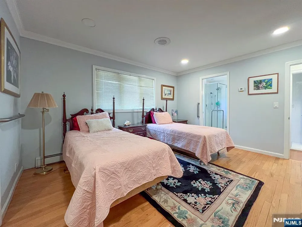 203 Harwood Place Paramus, NJ 07652