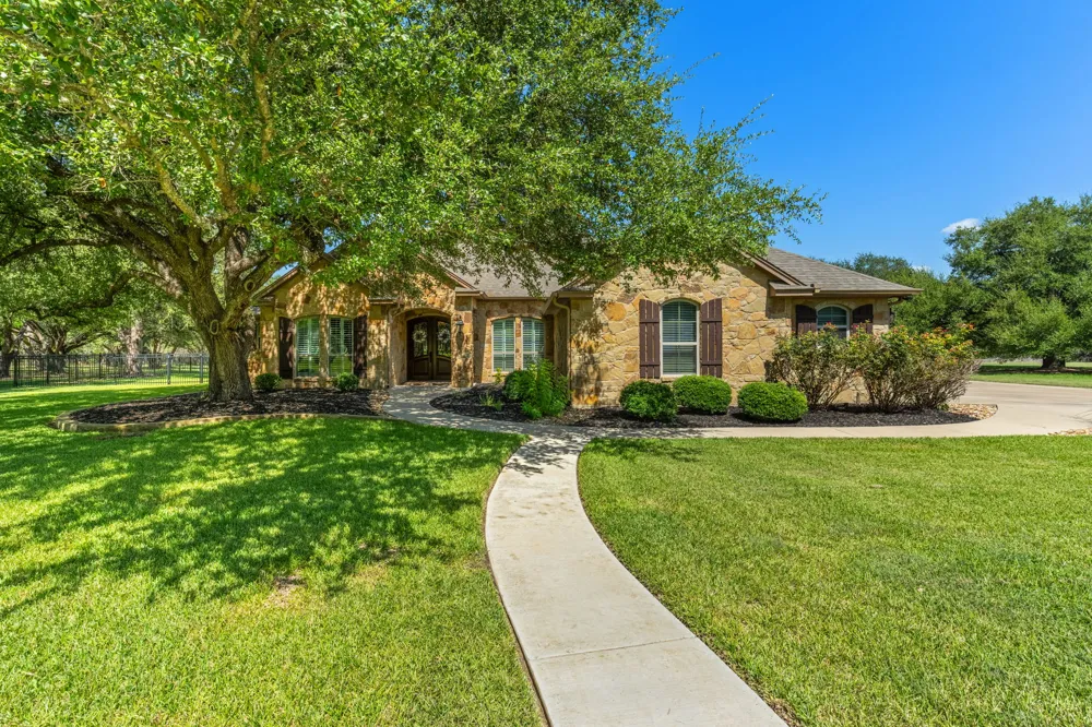 3041 Rolling Meadow Drive Salado, TX 76571