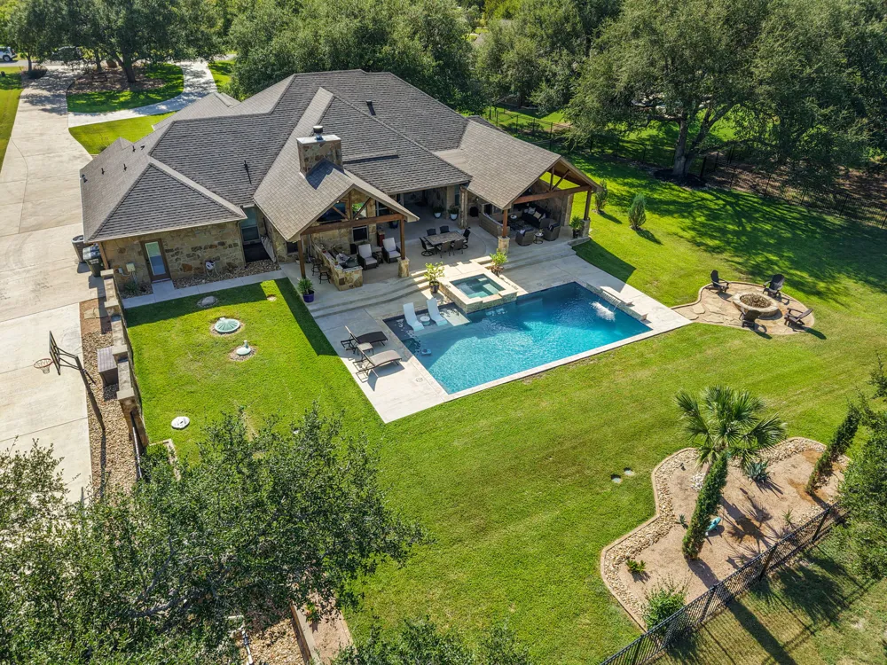 3041 Rolling Meadow Drive Salado, TX 76571