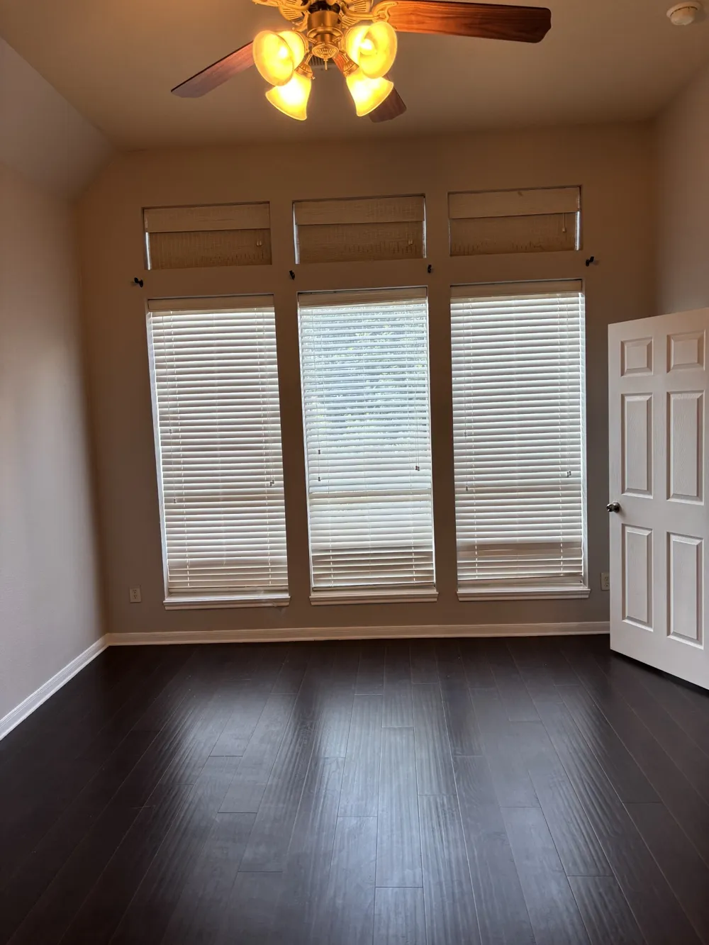 404 E Nakoma Drive Hutto, TX 78634
