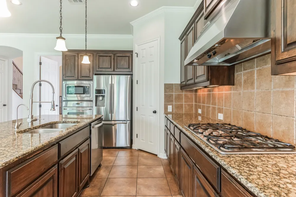 208 Angus Drive Cedar Park, TX 78613