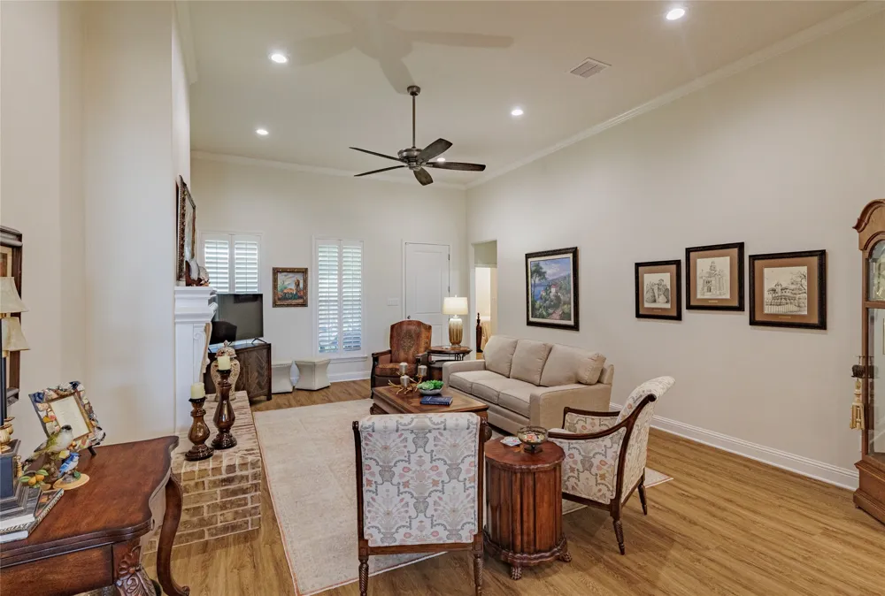 213 Windy Glen Drive Decatur, TX 76234