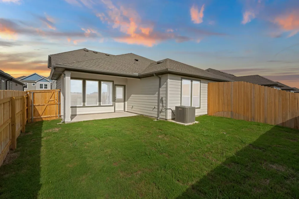 203 Backwood Pass Taylor, TX 76574