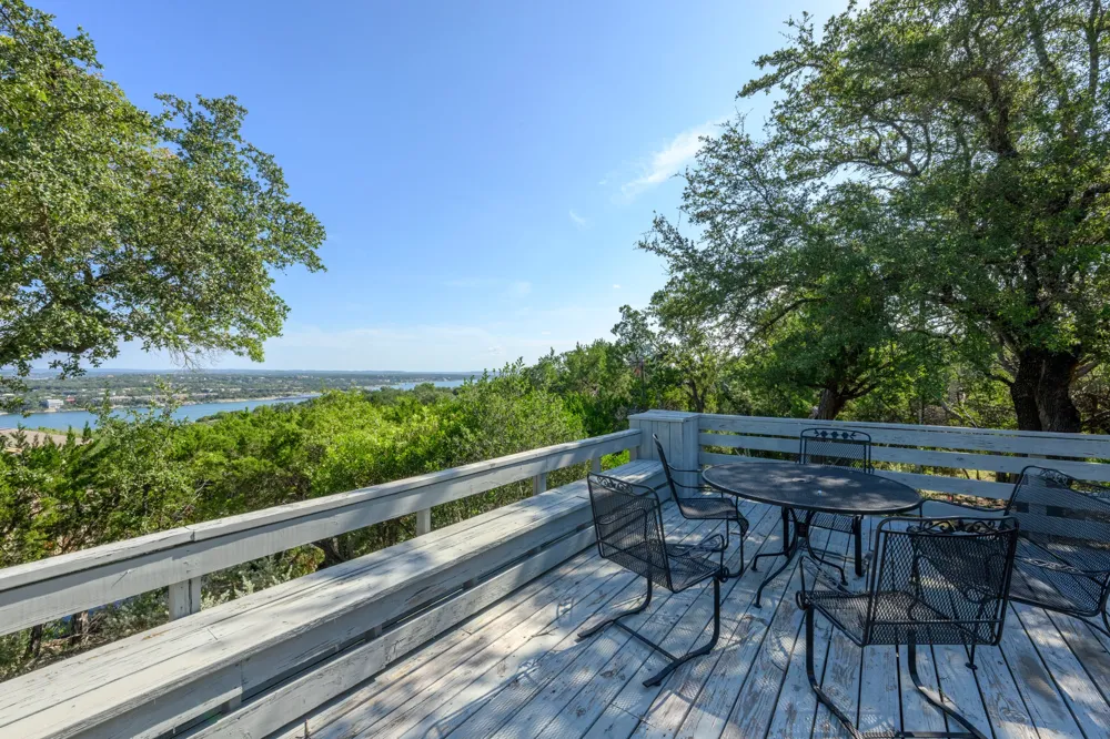 517 Dragon Lakeway, TX 78734