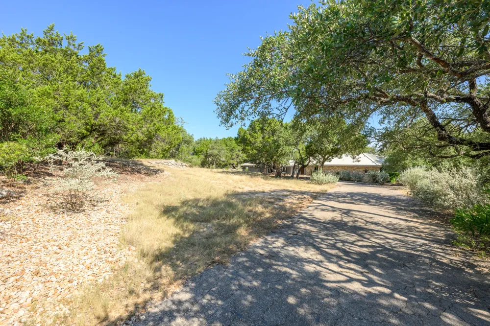 517 Dragon Lakeway, TX 78734