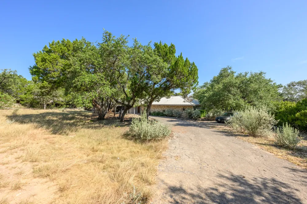 517 Dragon Lakeway, TX 78734