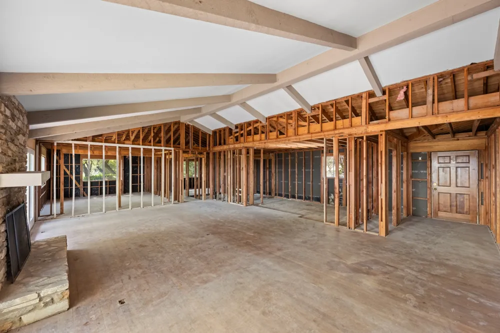 517 Dragon Lakeway, TX 78734