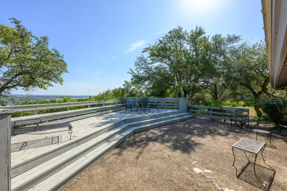 517 Dragon Lakeway, TX 78734