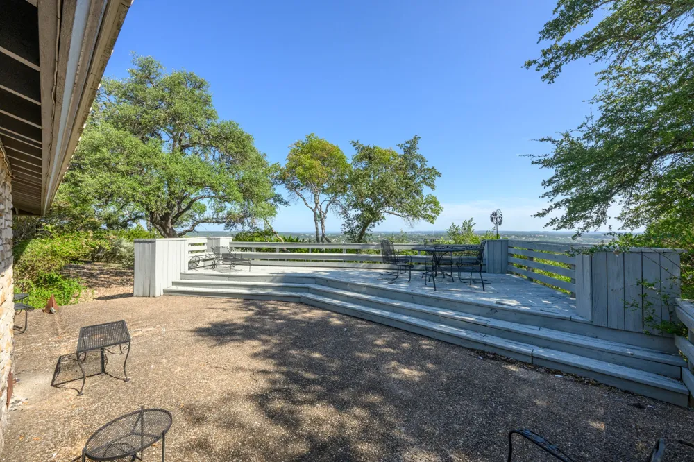 517 Dragon Lakeway, TX 78734