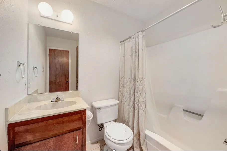 5619 Clay Avenue #B Austin, TX 78756