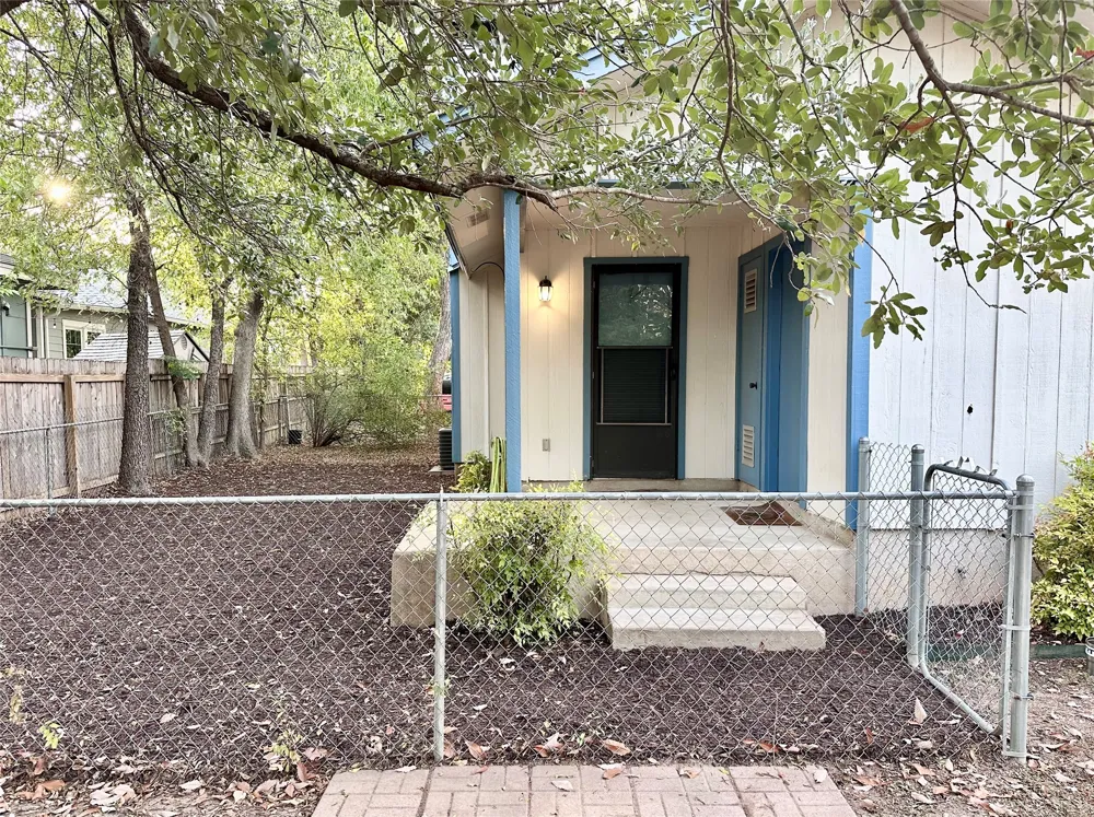 5619 Clay Avenue #B Austin, TX 78756