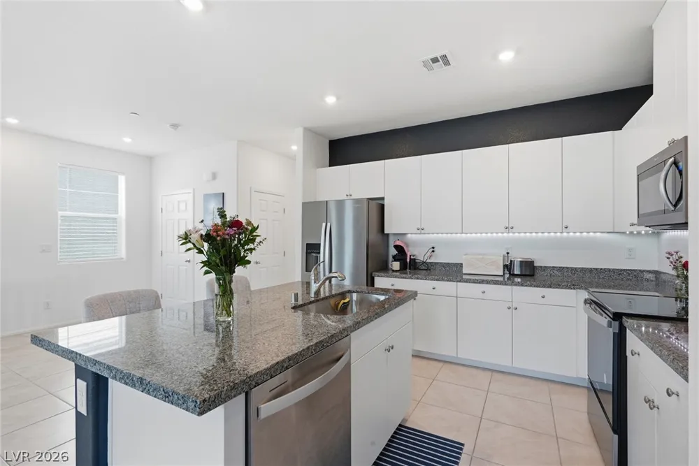 6155 Garden Oasis Street Las Vegas, NV 89148