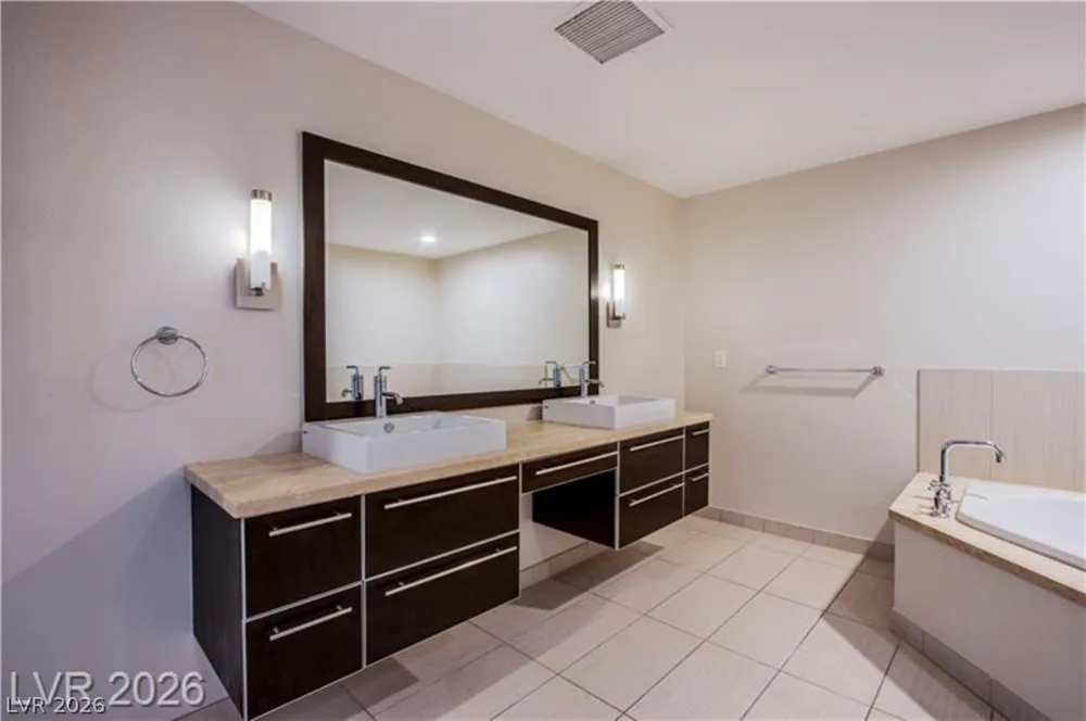 8925 W Flamingo Road #228 Las Vegas, NV 89147