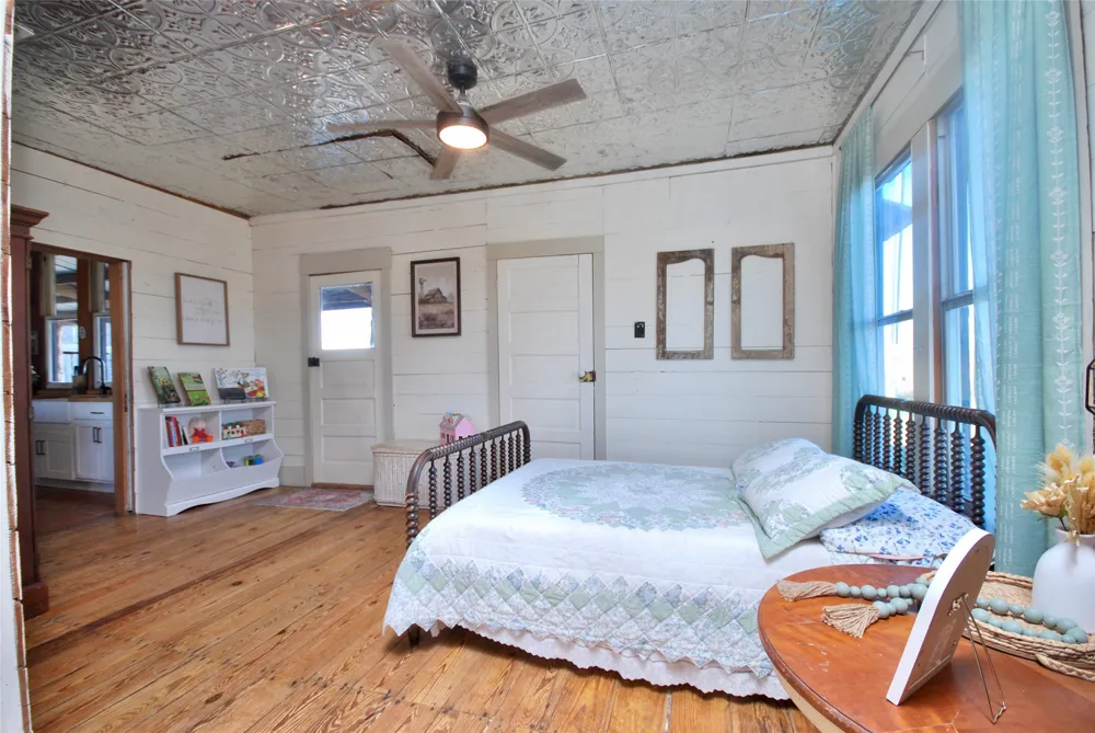 4228 County Road 256 Moulton, TX 77975