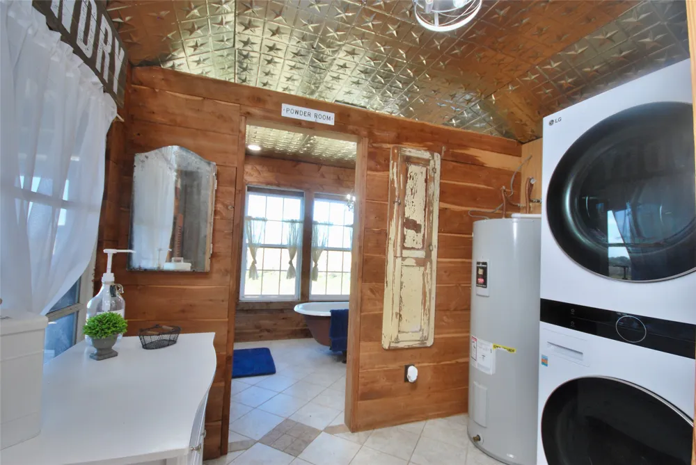 4228 County Road 256 Moulton, TX 77975