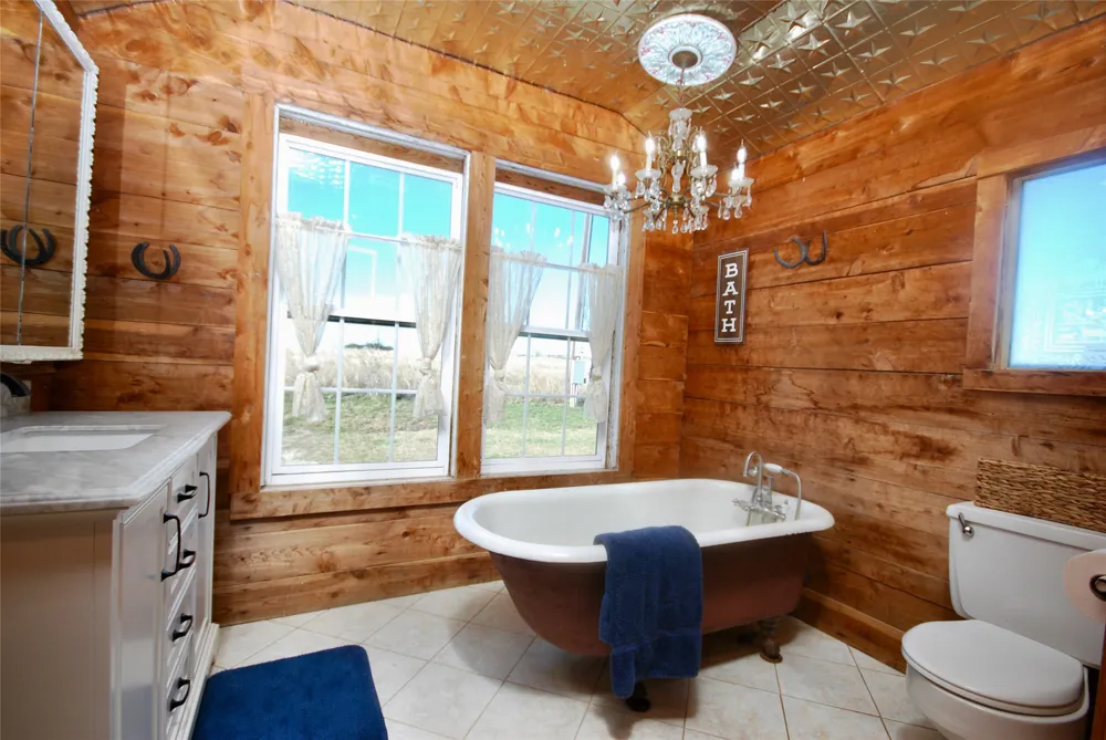 4228 County Road 256 Moulton, TX 77975