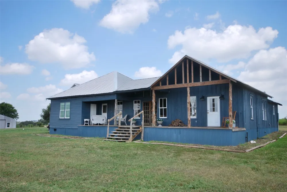 4228 County Road 256 Moulton, TX 77975